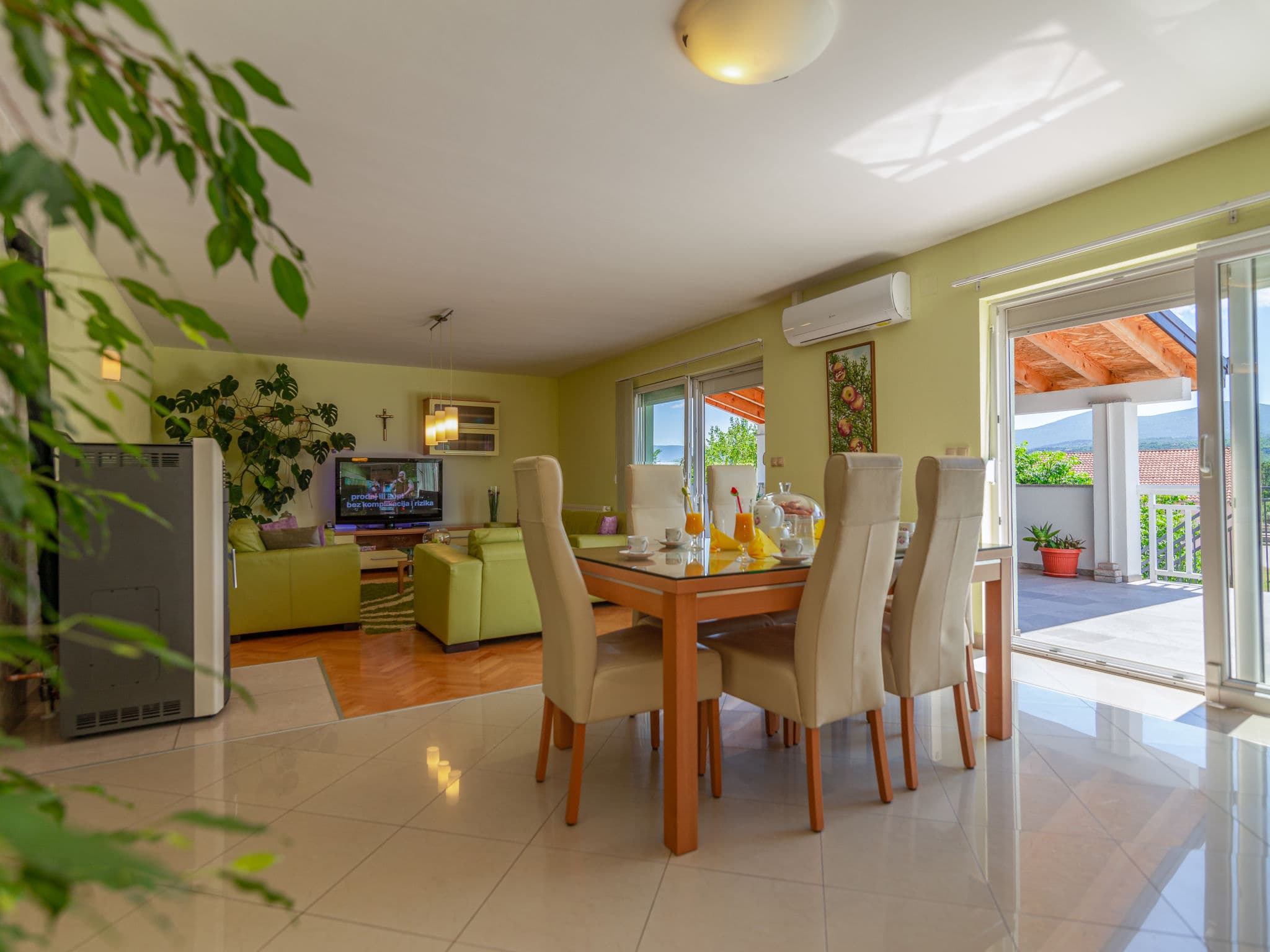 Kitchen / Dining Room