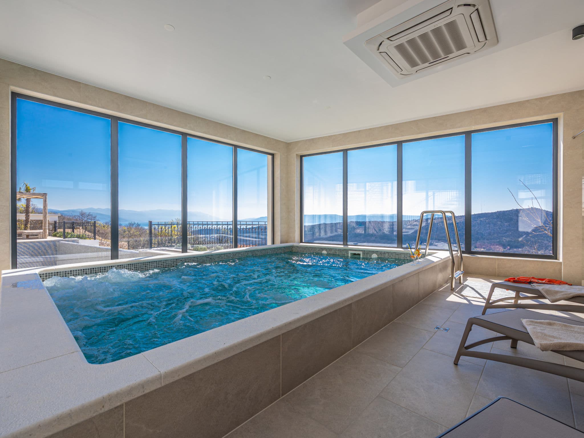 Pool Indoor