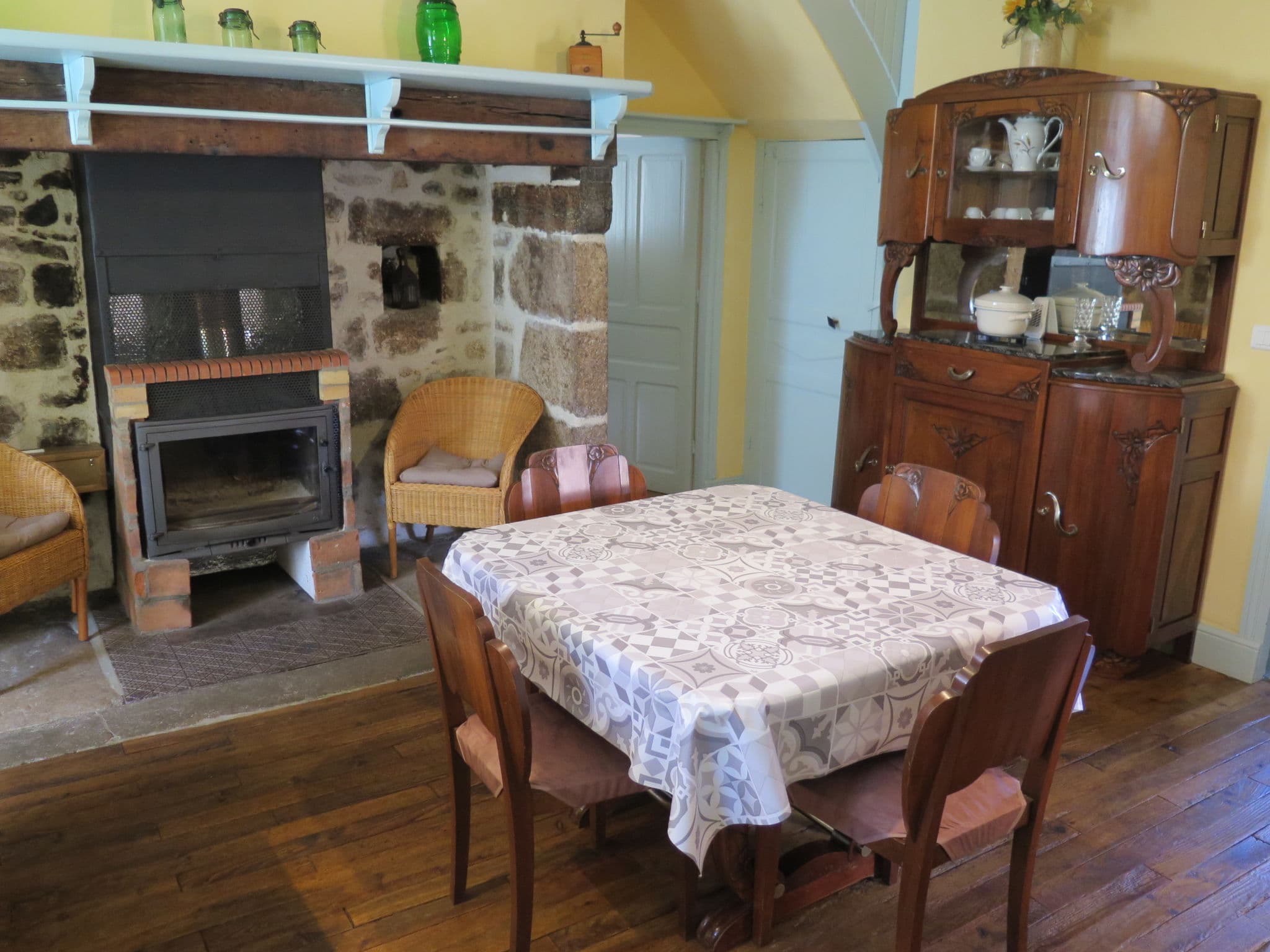 Kitchen / Dining Room