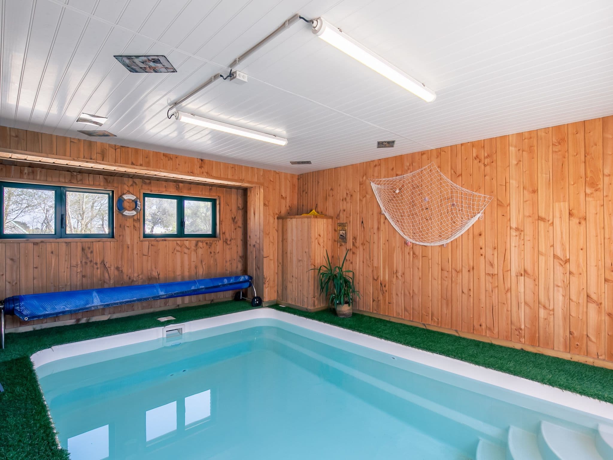 Pool Indoor