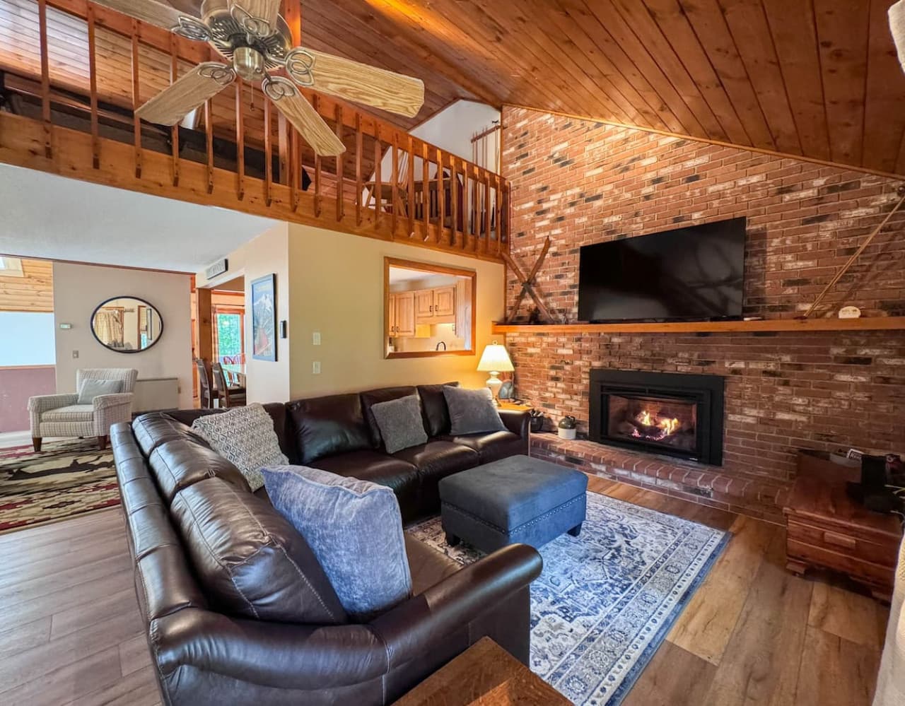 Stonehurst Hideaway | Prime Location + Pool Table