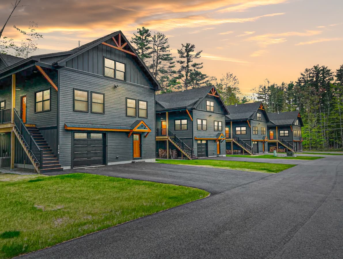 New Luxe 4BR/3BA Home in the Heart of the Valley!