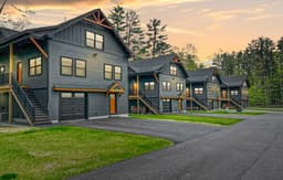 New Luxe 4BR/3BA Home in the Heart of the Valley!