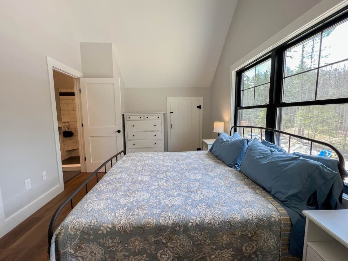 King room with private attached full bathroom