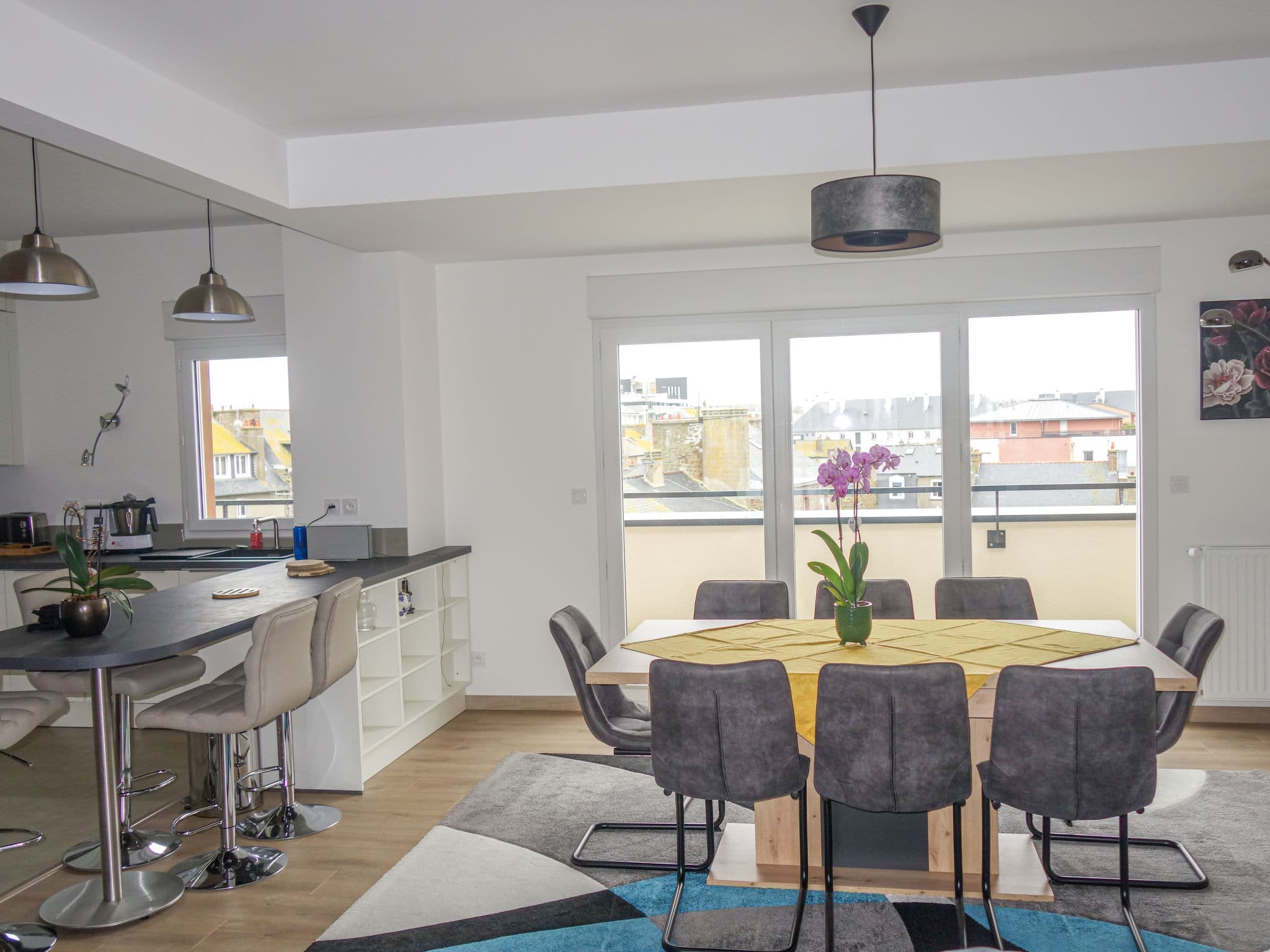 Kitchen / Dining Room