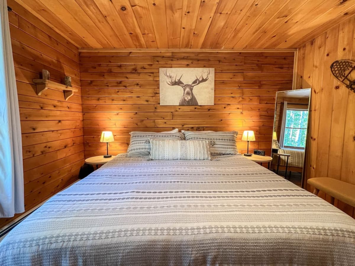 King bed with quality bedding