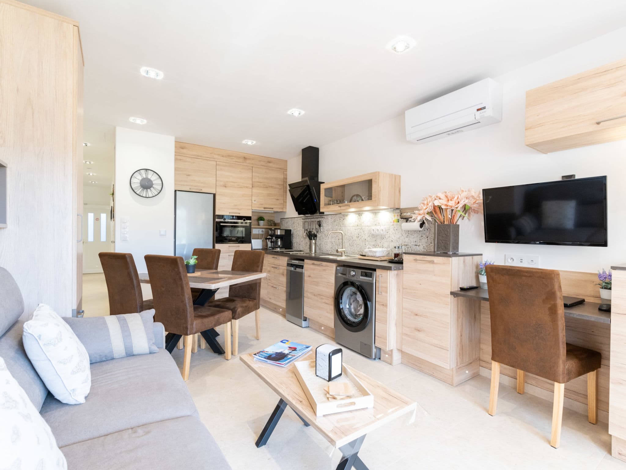 Kitchen / Dining Room