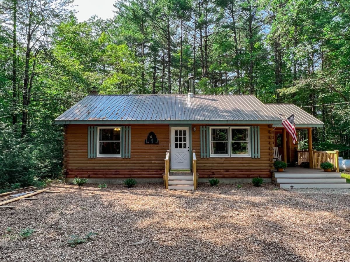 The quintessential Maine cabin - enjoy every minute of this tranquillity