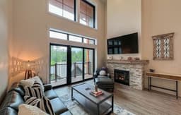 Cranmore Escape | Modern, Walk to Town, Pool!