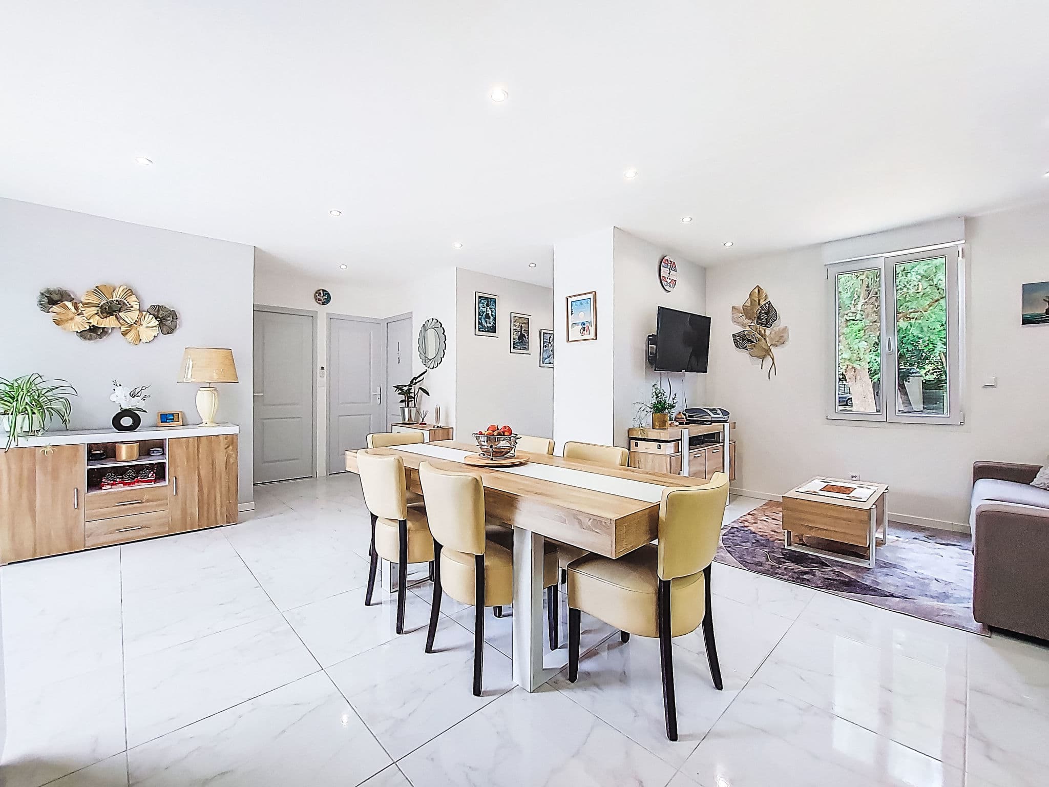 Kitchen / Dining Room