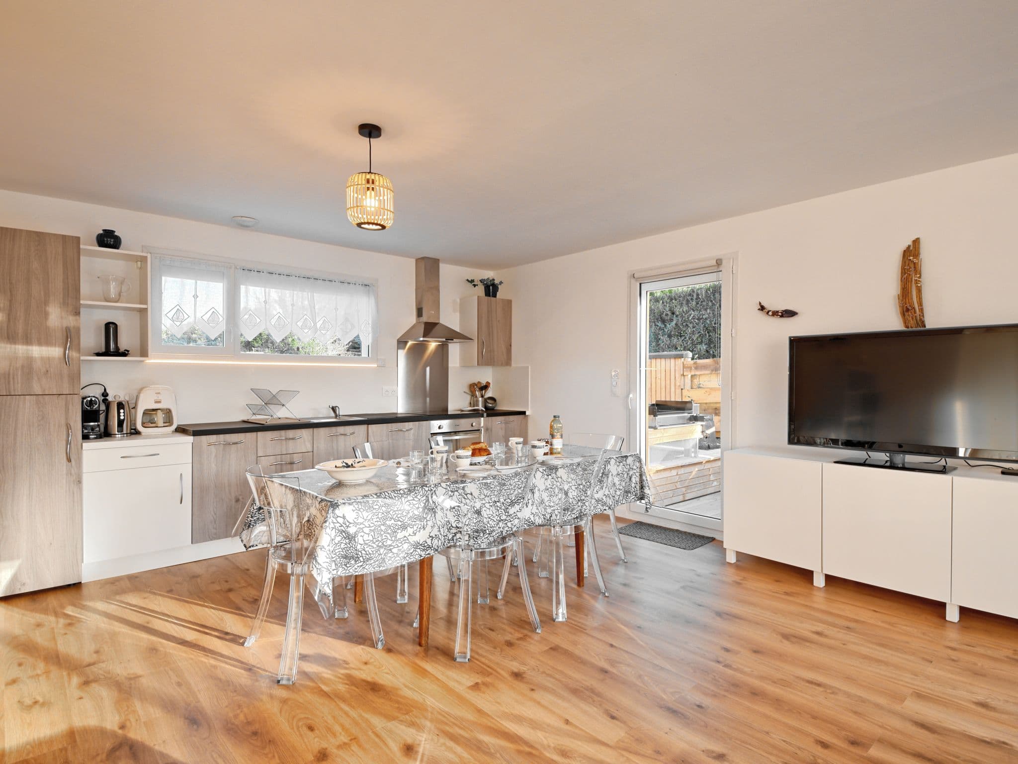 Kitchen / Dining Room