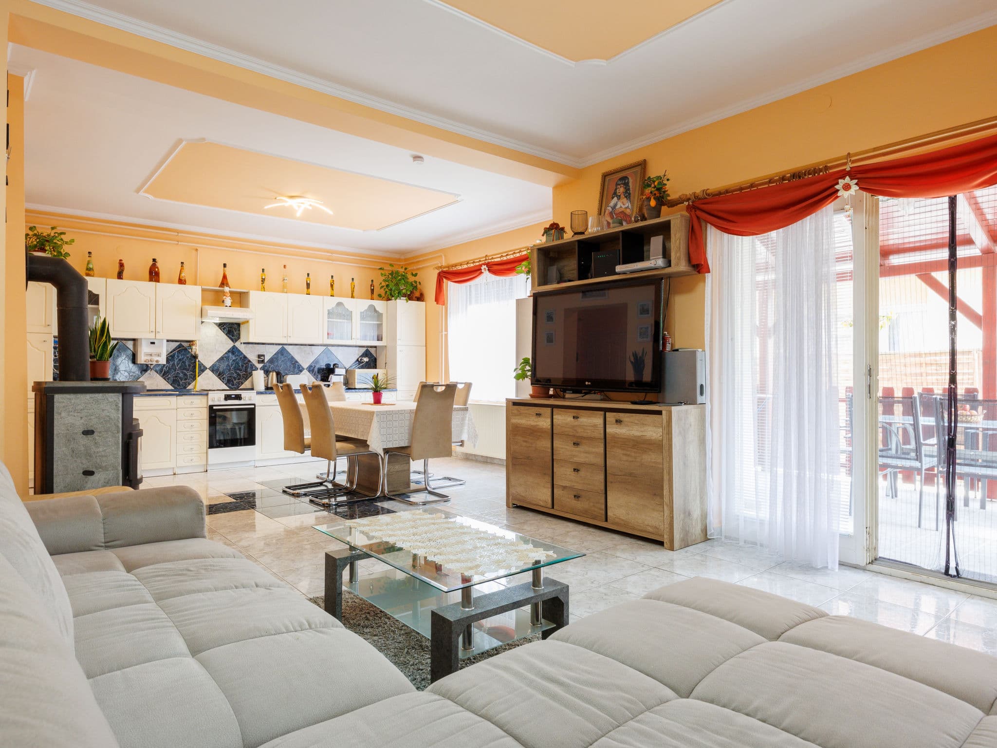 Kitchen / Dining Room