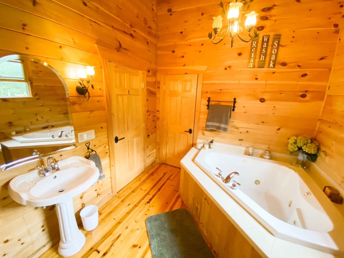 Bathroom with jacuzzi