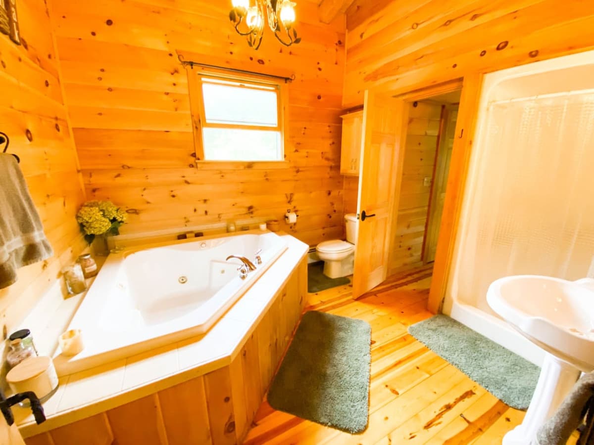 Bathroom with jacuzzi