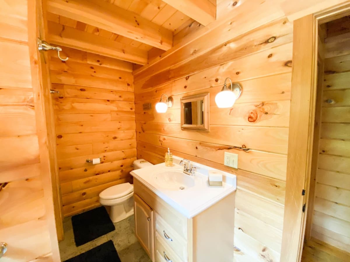 Bathroom on the first floor