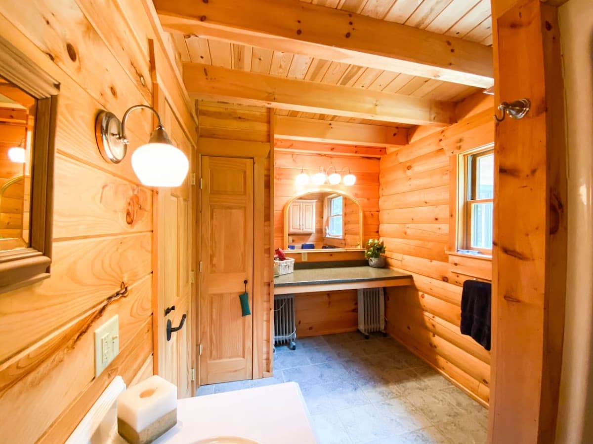 Bathroom on the first floor