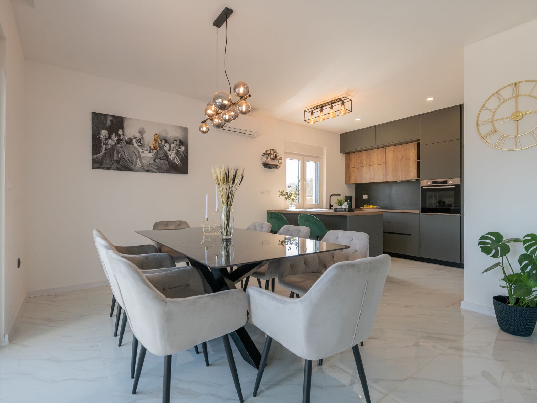 Kitchen / Dining Room