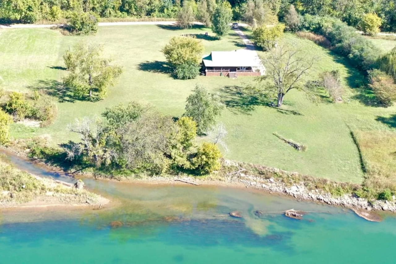 Hell Creek Cabin on the White River