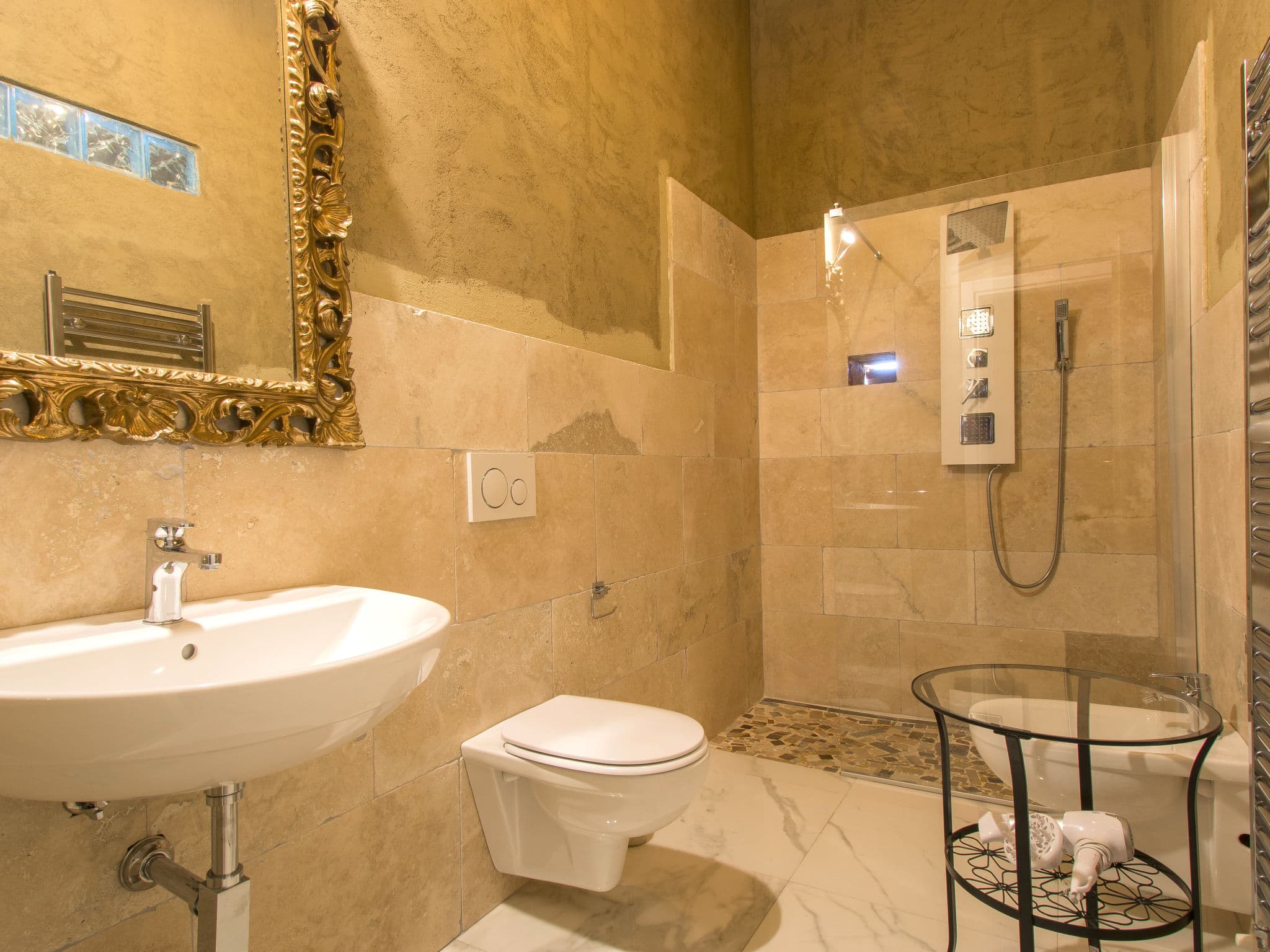 Bathroom / Wellness