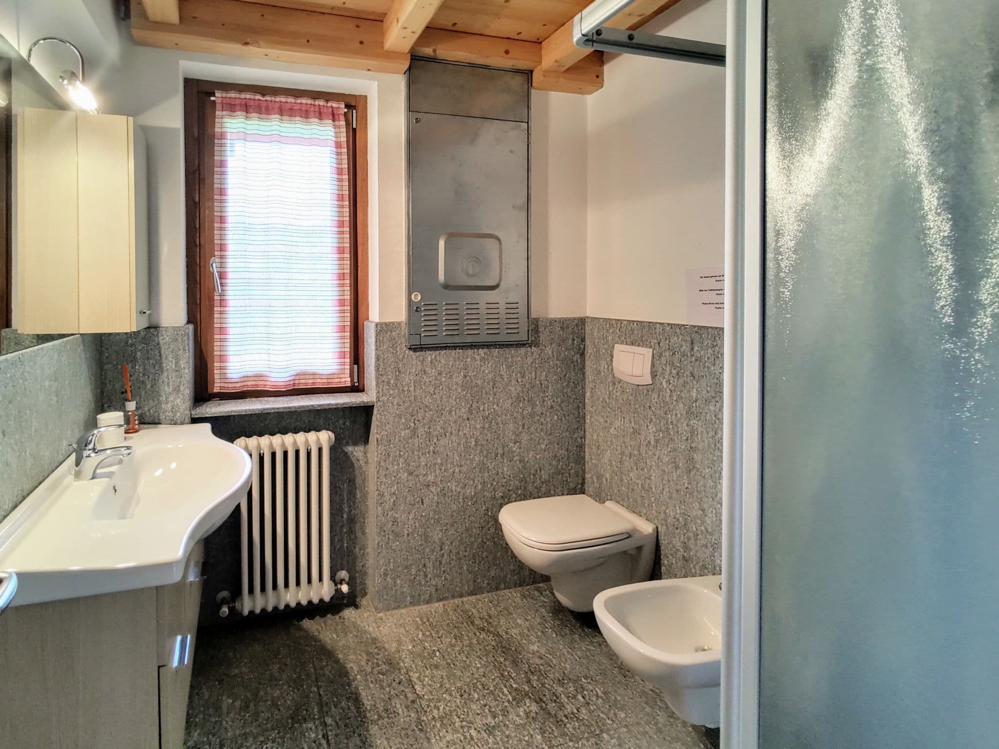 Bathroom / Wellness