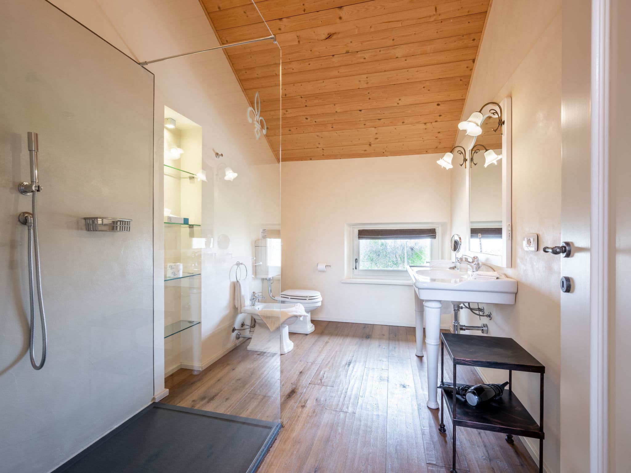 Bathroom / Wellness