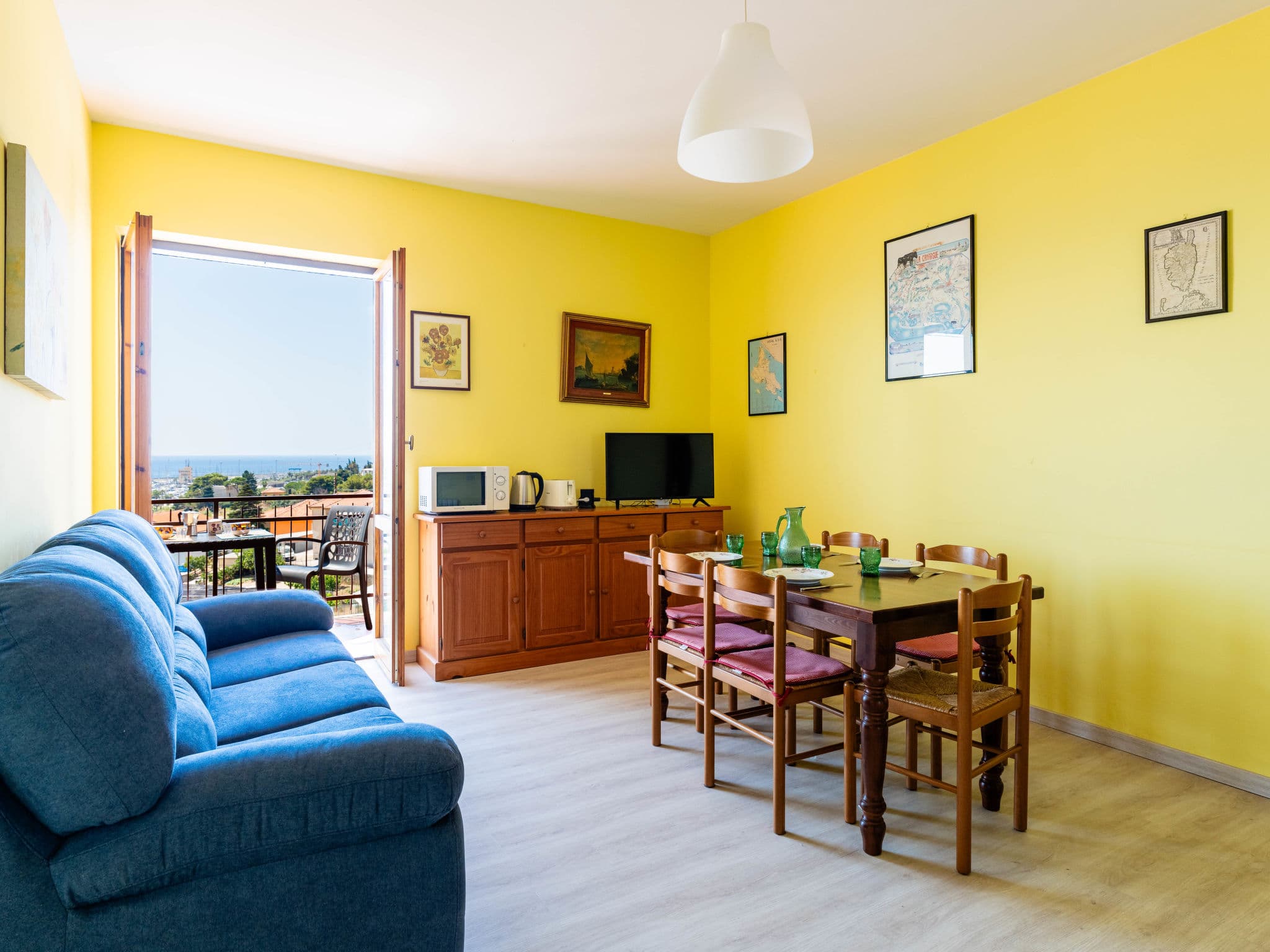 Kitchen / Dining Room