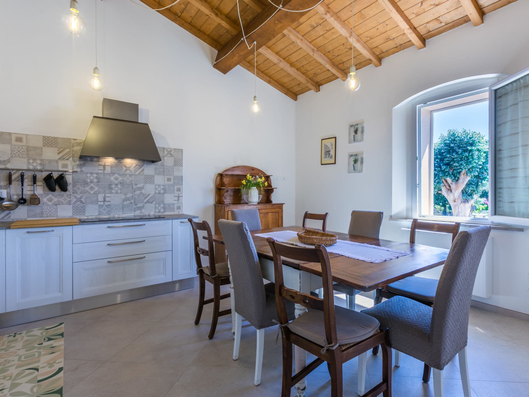 Kitchen / Dining Room
