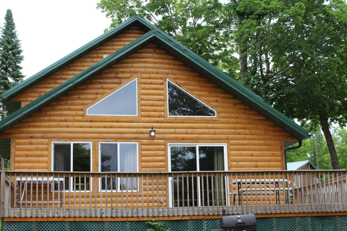 Cabin 14 - Beautiful updated cabin with large deck and spacious kitchen/living space