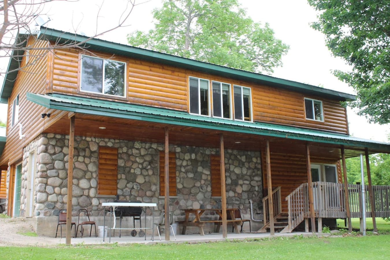 Cabin10 - Poolside Cabin with a lake view and great fishing
