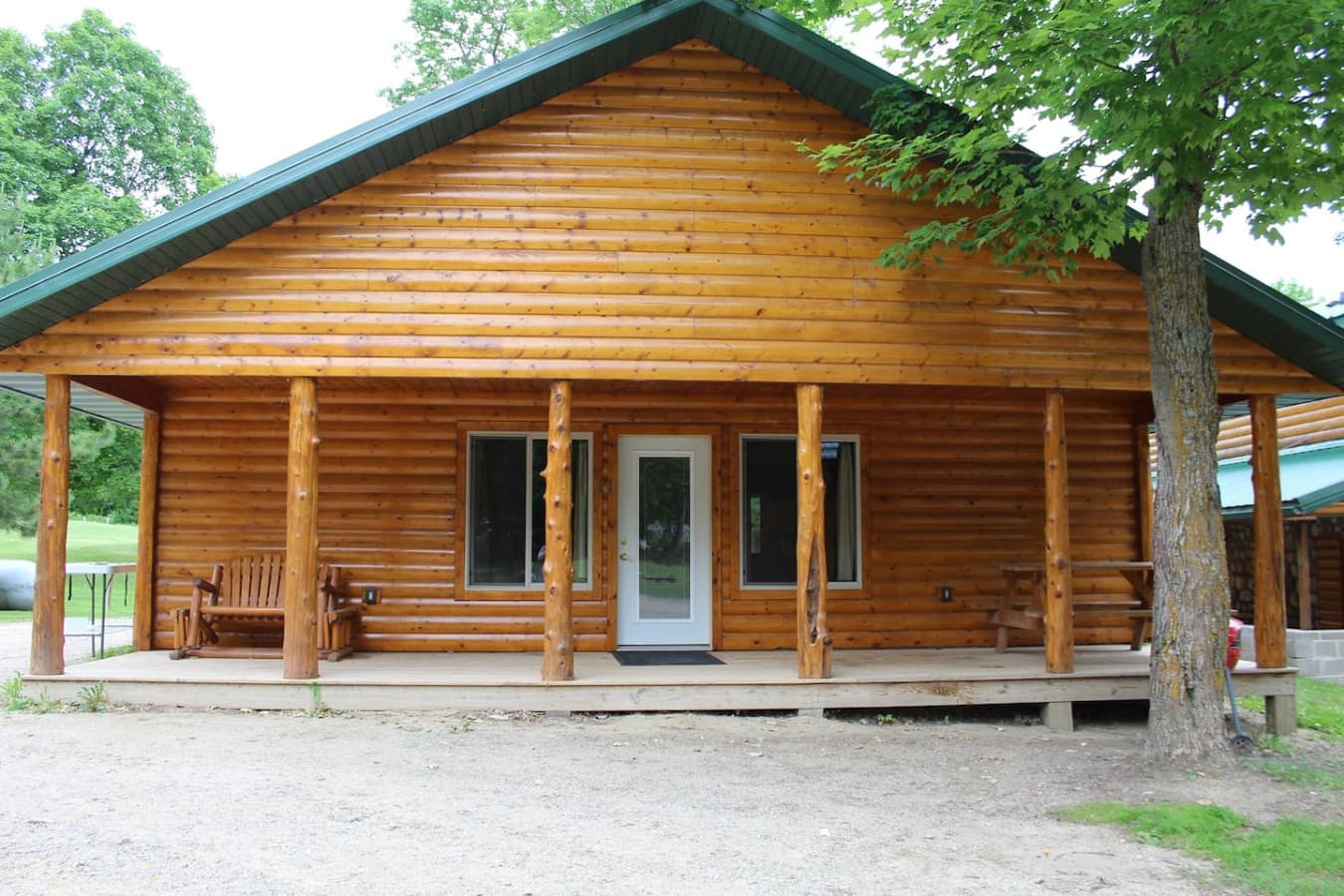 Cabin 11 - Modern open plan cabin with A/C
