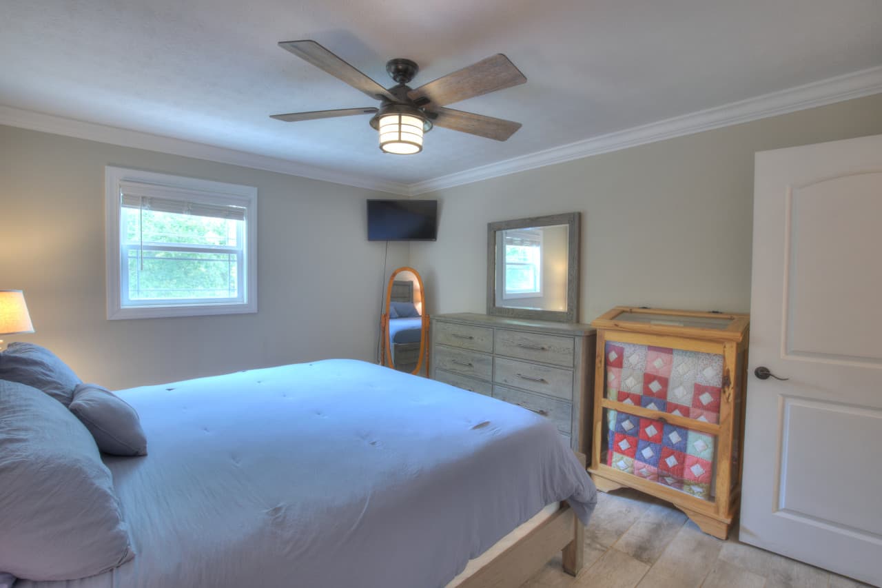 Main floor King 2.jpg