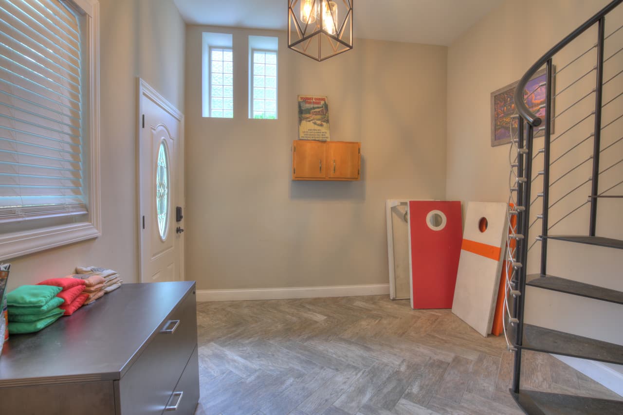 Lower level Entry 3.jpg