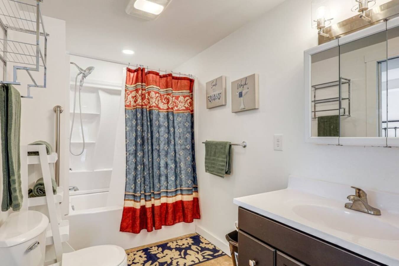 Lower level master/shared bath