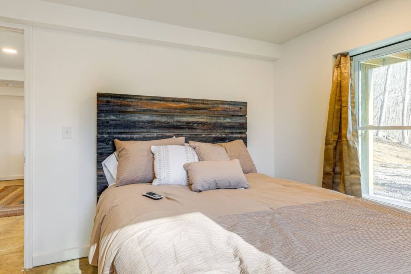 Lower Level Queen Bedroom