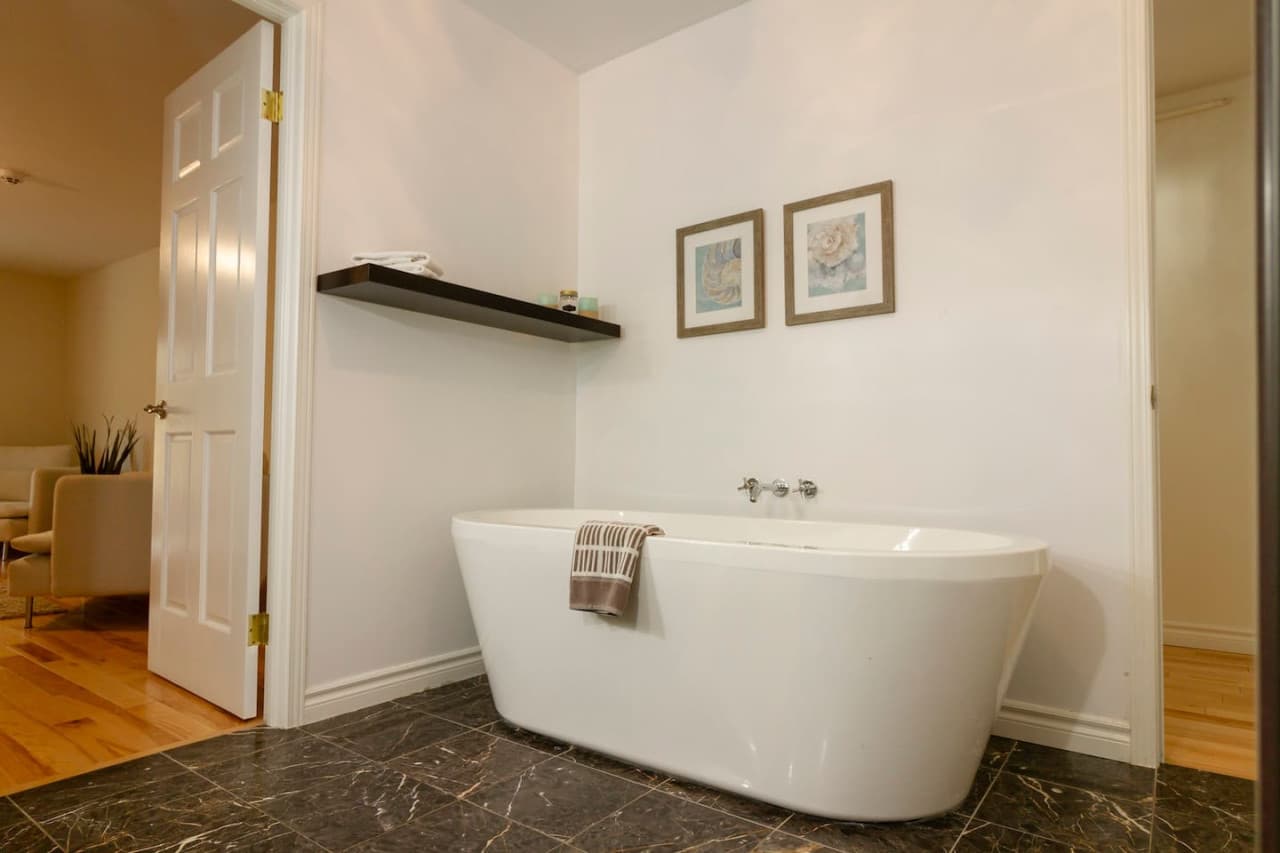 Vineyard Side Upstairs Washroom