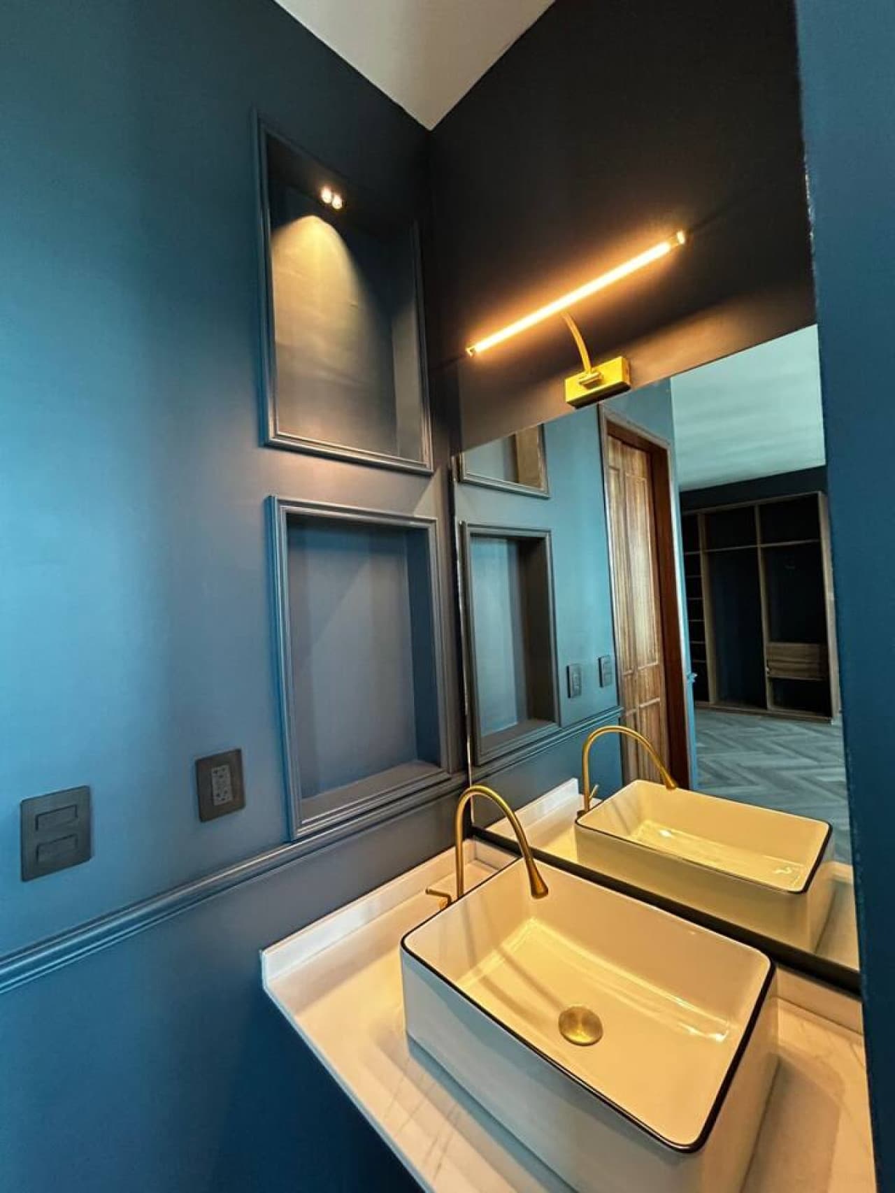 The Sapphire View Room