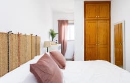 Eden Rentals 103 Surfy Stylish Bed&Coffee Room