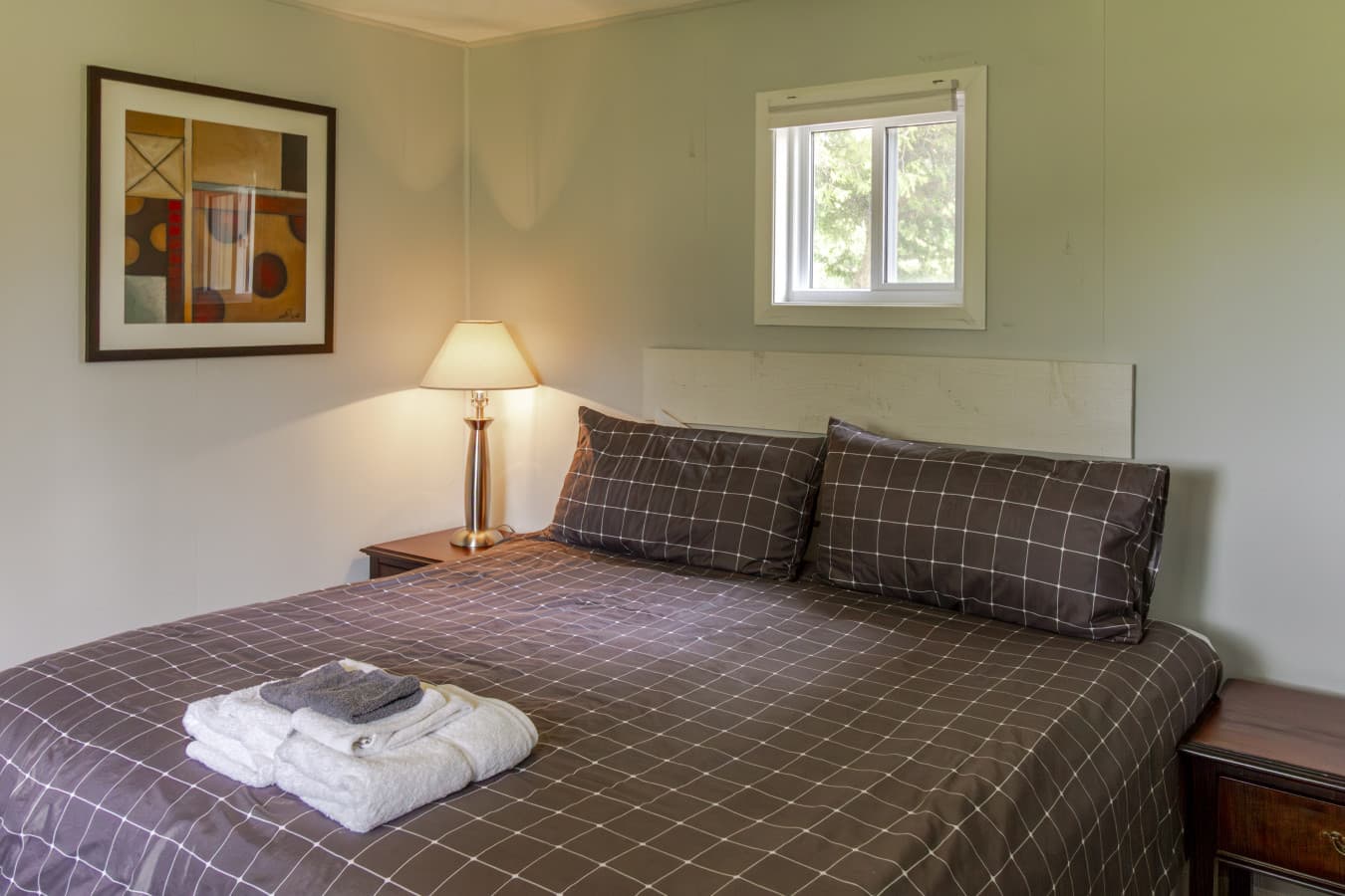 Queen Bed with all linens included.jpg