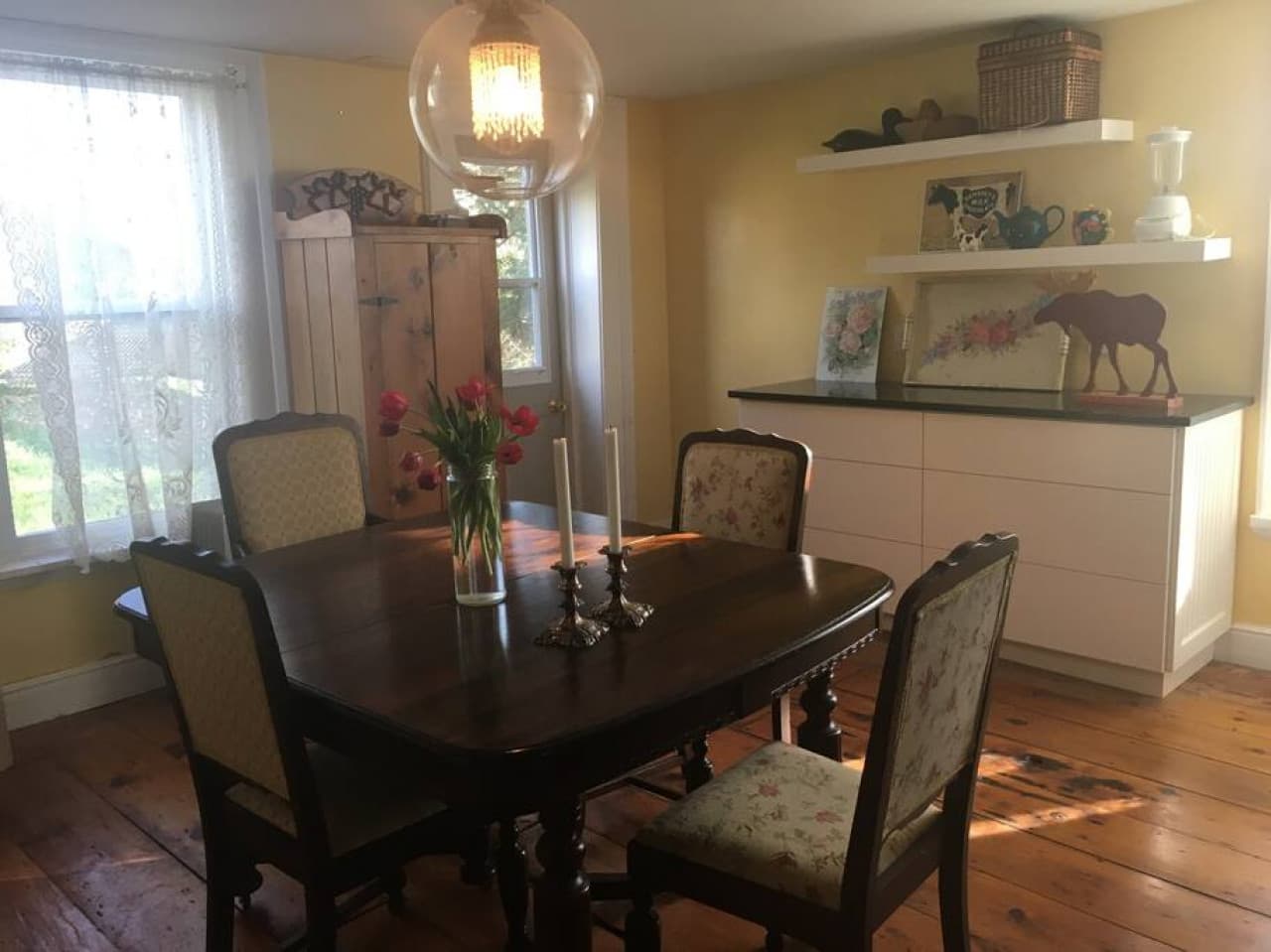 Eat-in kitchen