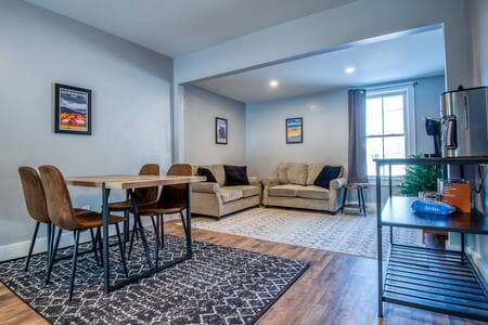 Modern Cozy Apt: Hiking Skiing Touring: 1st Floor