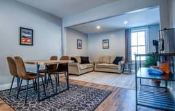 Modern Cozy Apt: Hiking Skiing Touring: 1st Floor