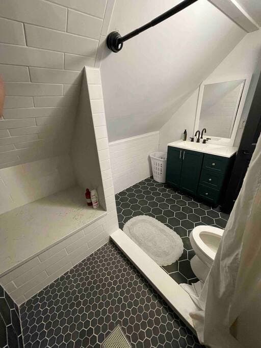 Extra large shower with bench