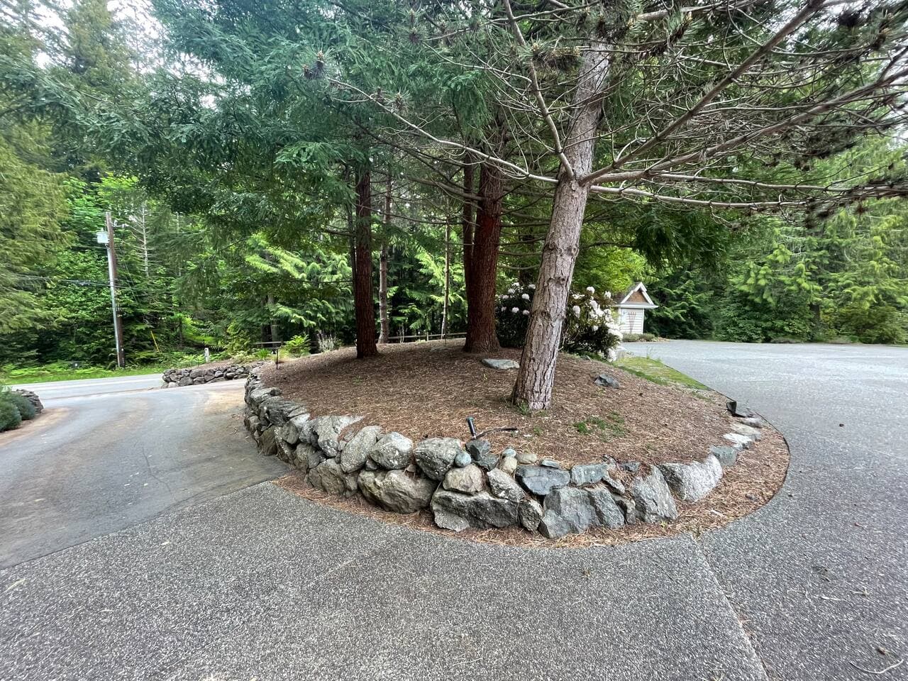 Circular entry drive for safe and easy access