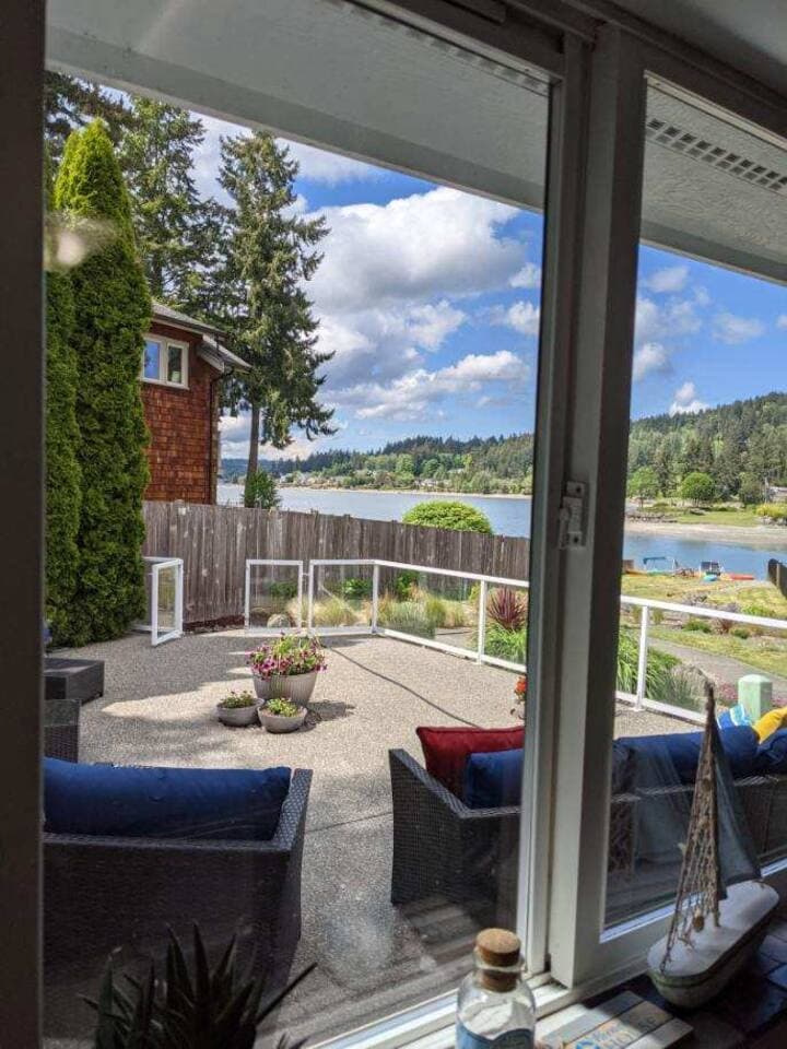 Tide Cove Beachhouse in Poulsbo