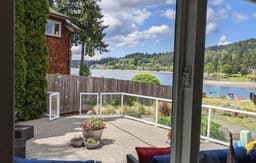 Tide Cove Beachhouse in Poulsbo