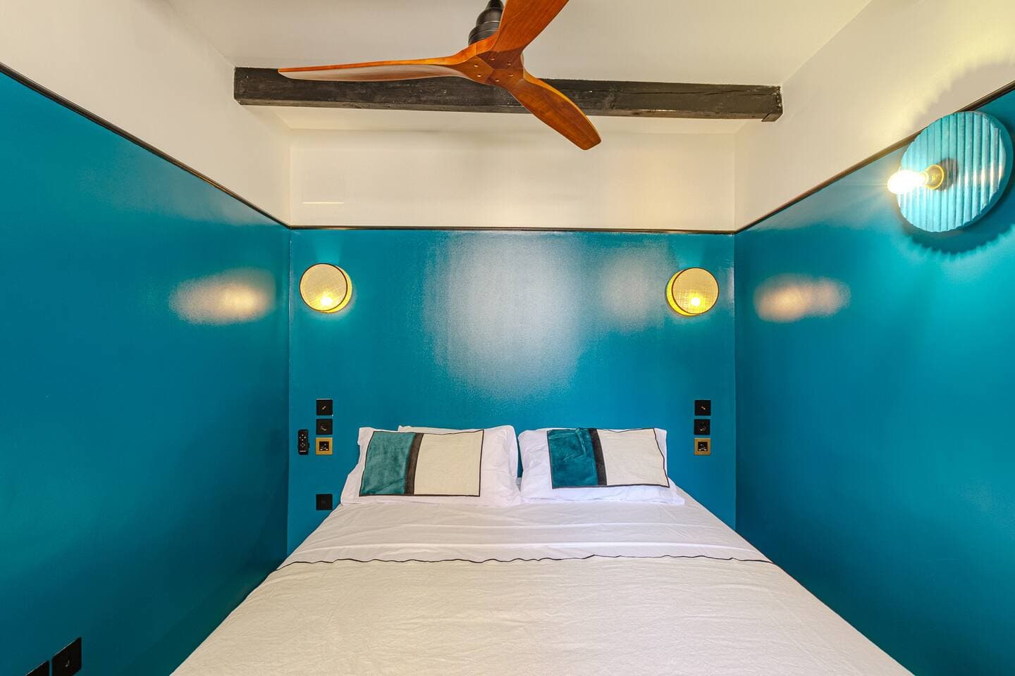 5b8048f3 e7f3 48c6 9933 77c4245907ed