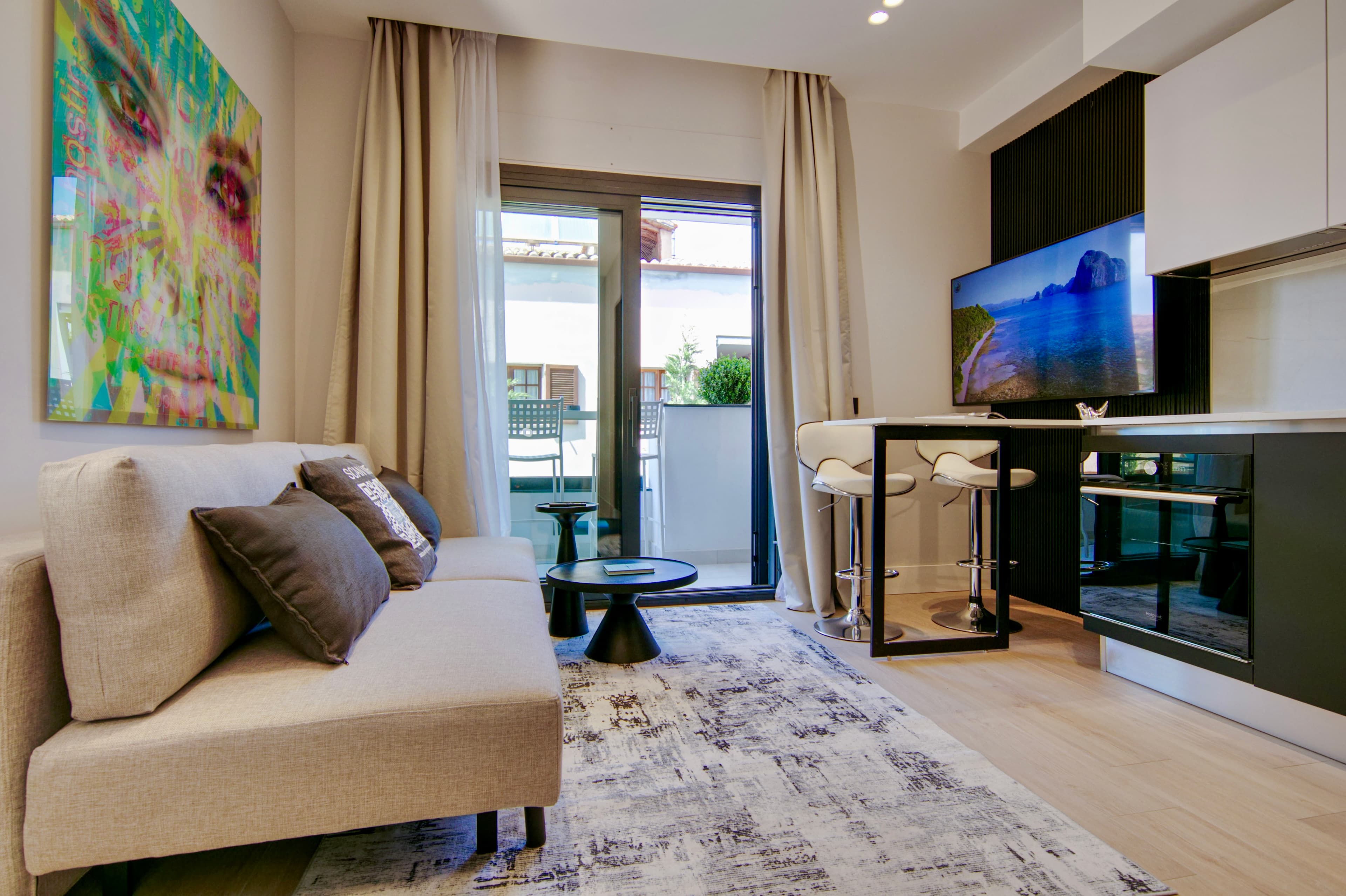 Overview Living and Dining Area