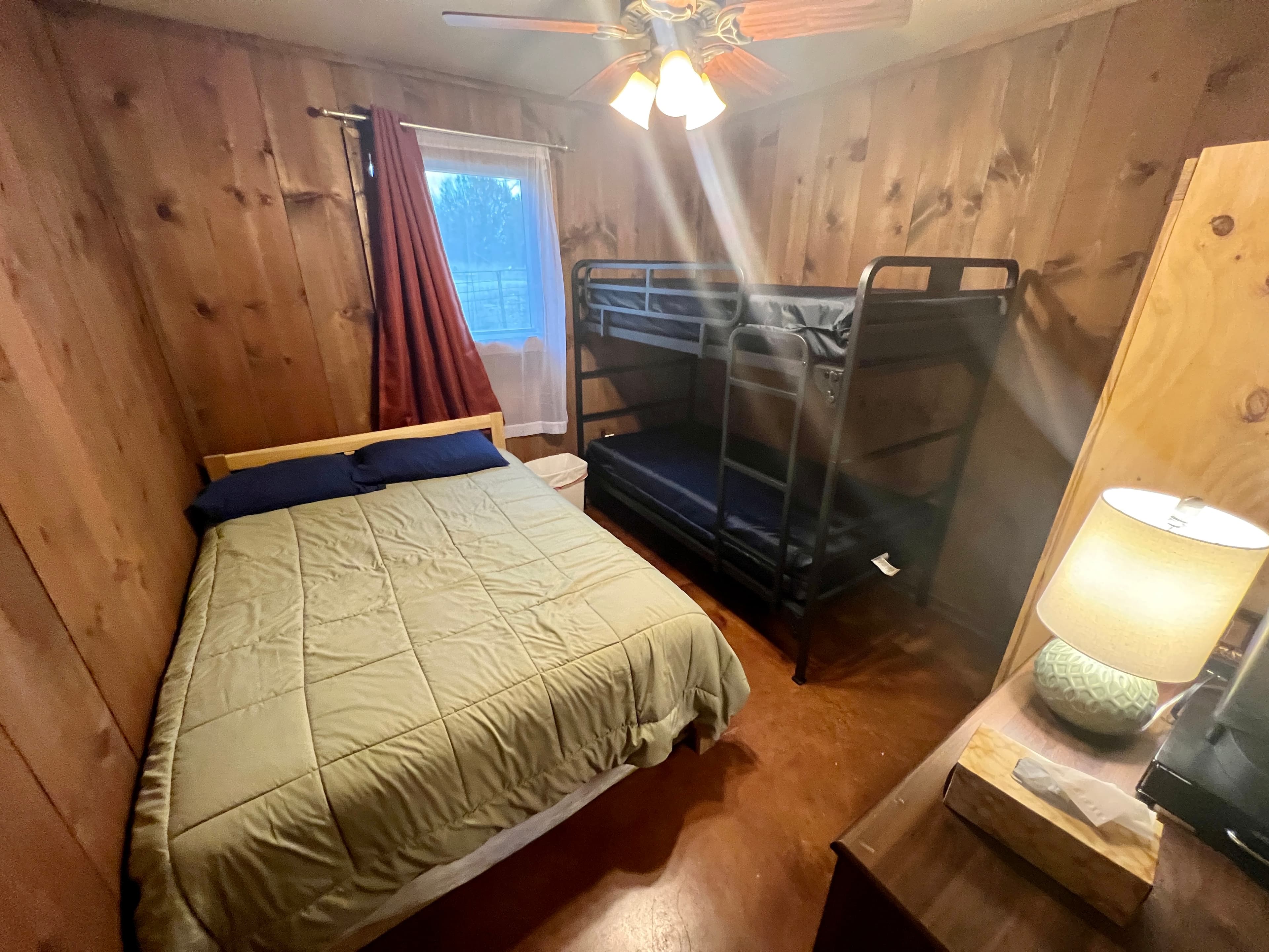 Guest Home Bedroom with bunks Lake Godstone