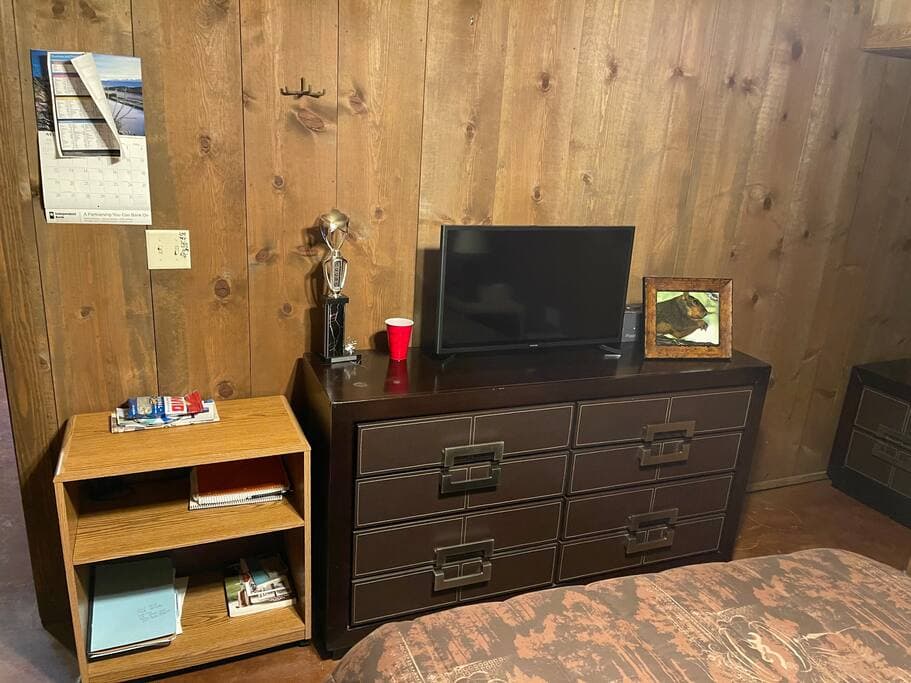 Guest Home Bedroom TV furniture Lake Godstone