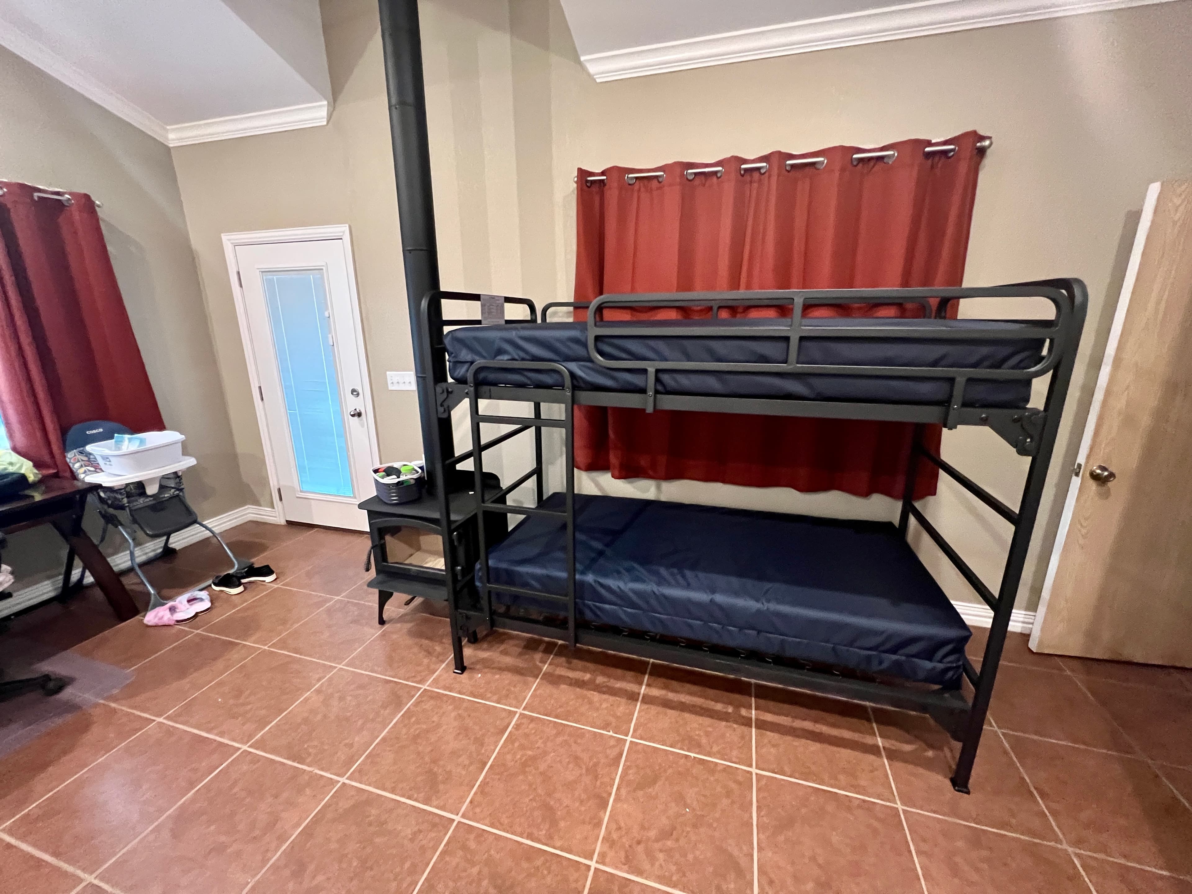 Guest Home bunk beds Lake godstone